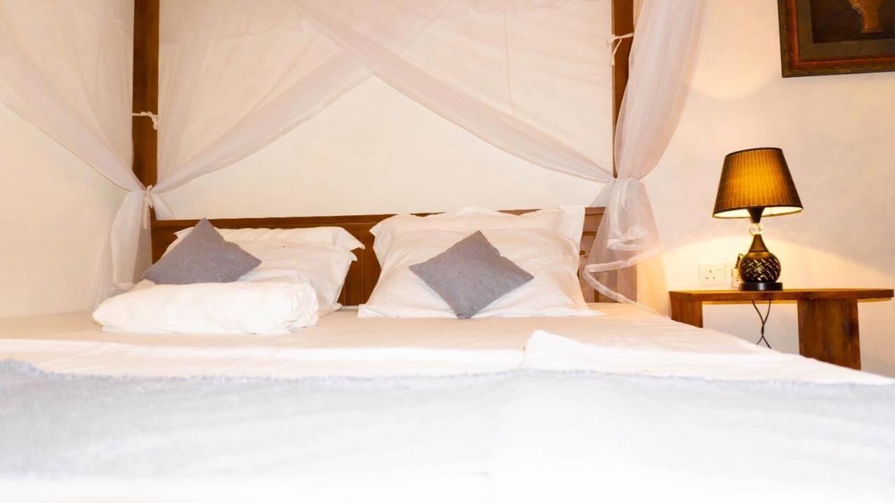 Ostello Surf Resort Ahangama Ngoại thất bức ảnh