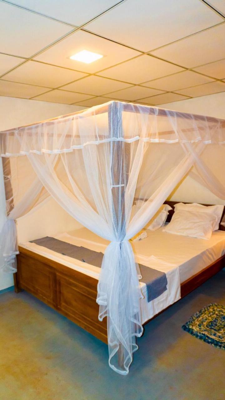 Ostello Surf Resort Ahangama Ngoại thất bức ảnh